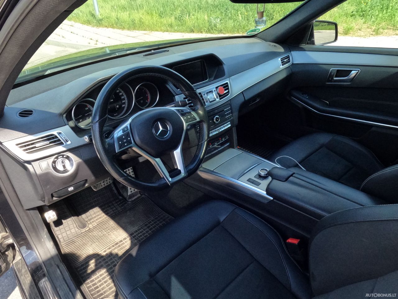 Mercedes-Benz E220 | 12