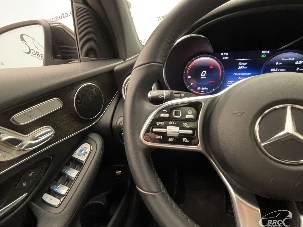 Mercedes-Benz GLC300 | 27