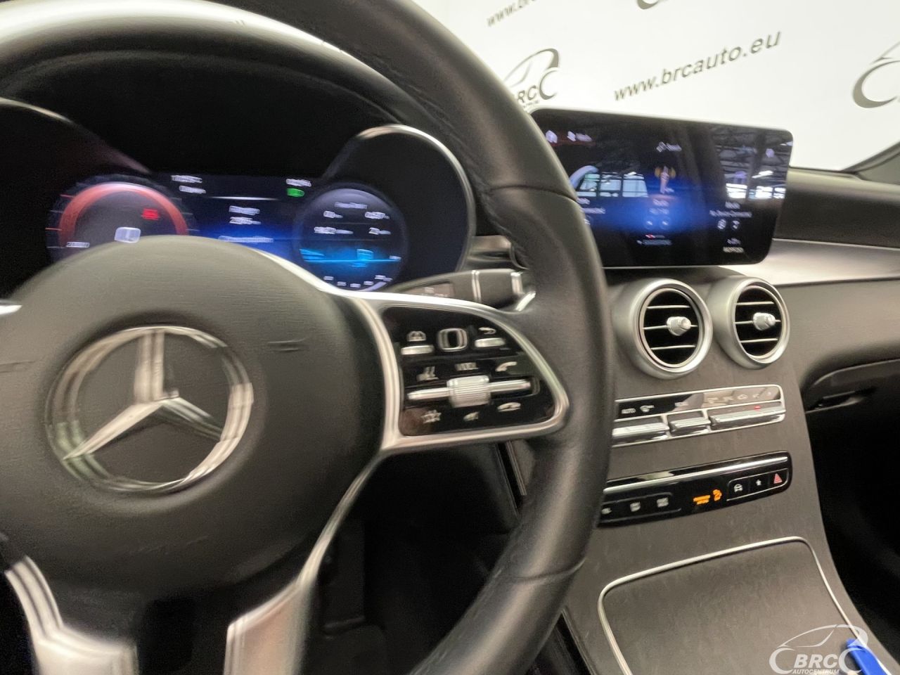Mercedes-Benz GLC300 | 26