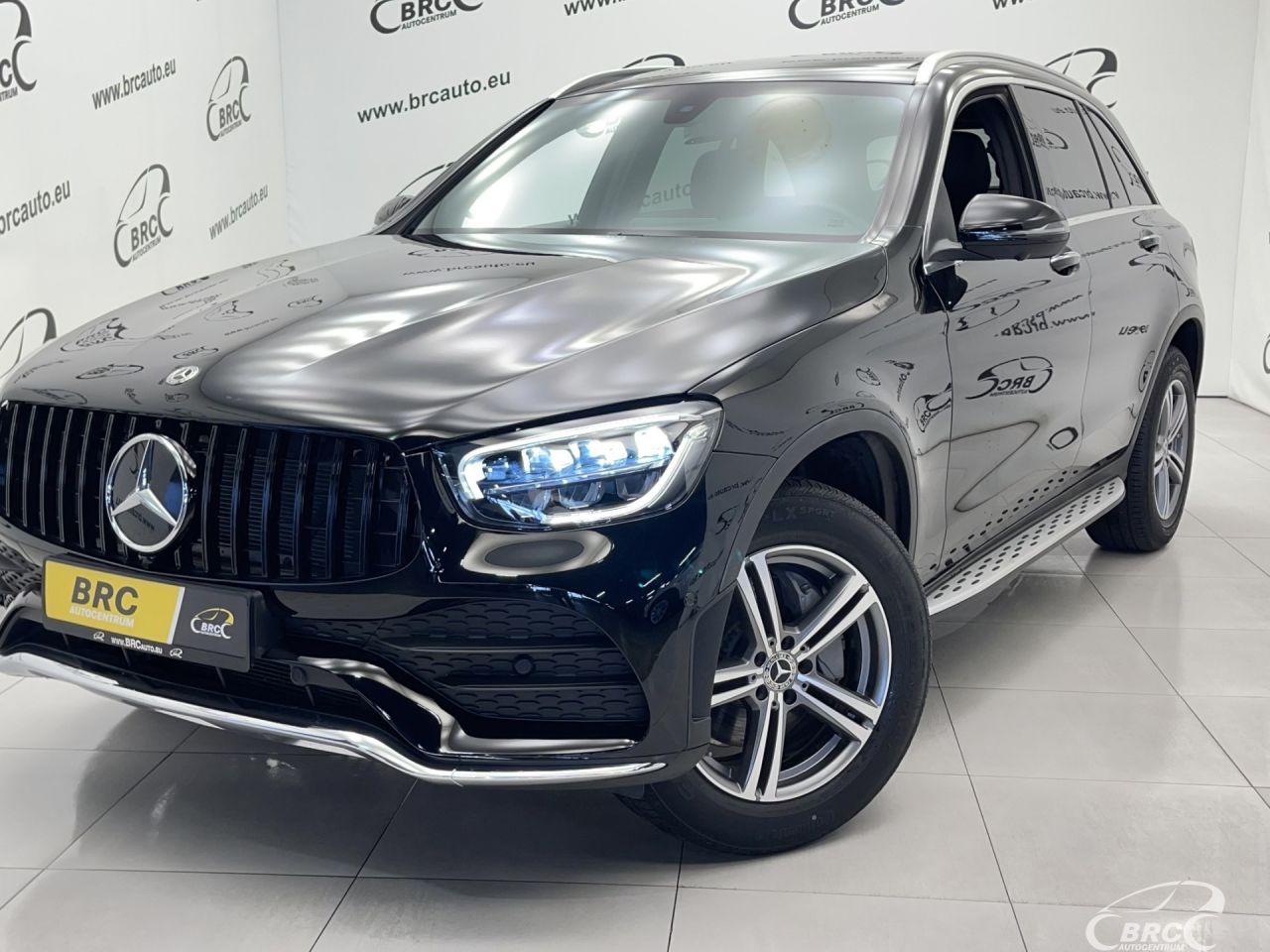 Mercedes-Benz GLC300 | 40