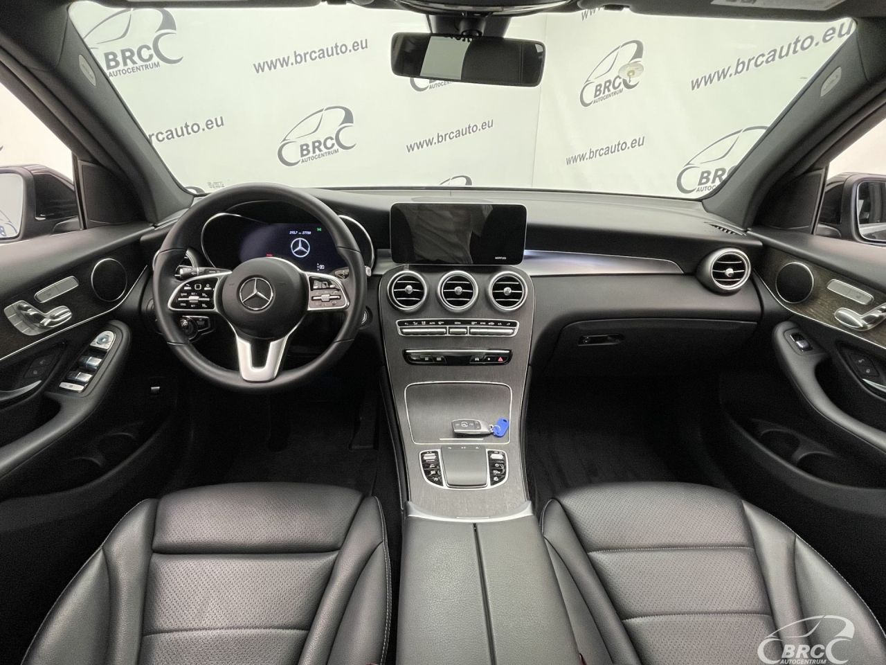 Mercedes-Benz GLC300 | 2