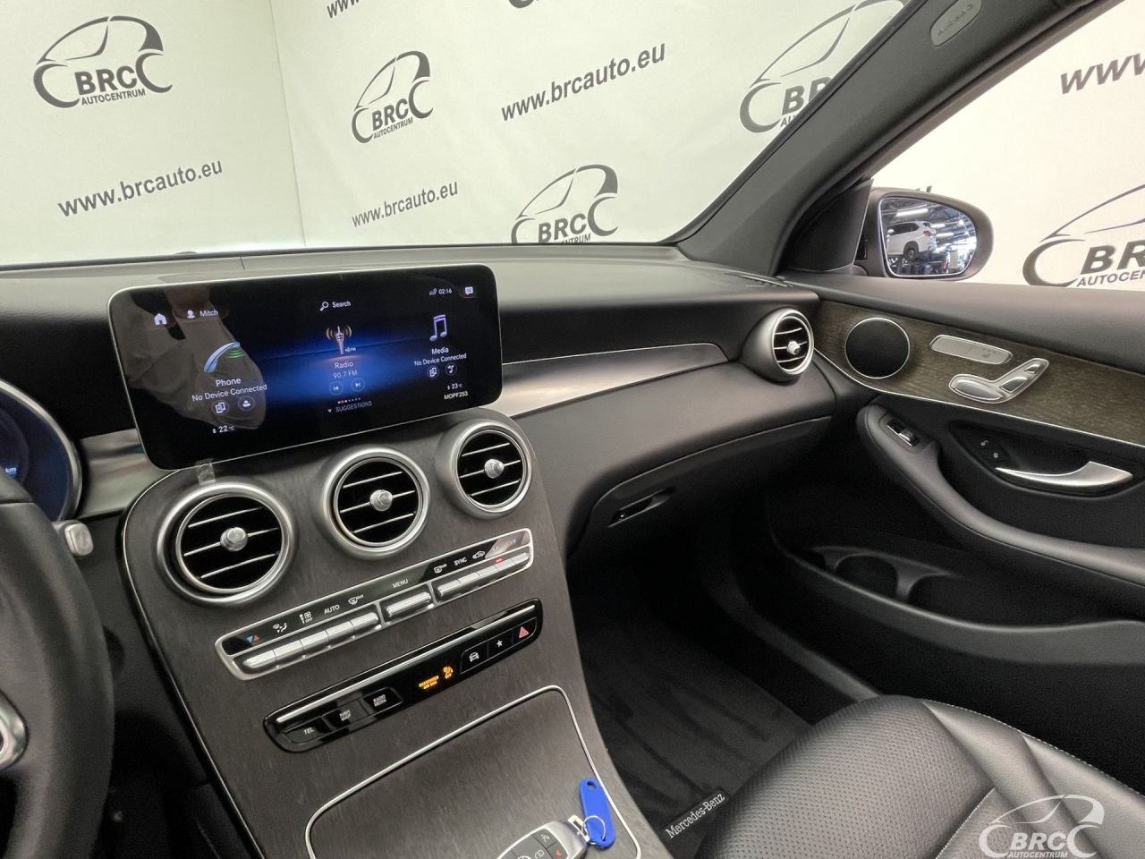 Mercedes-Benz GLC300 | 25