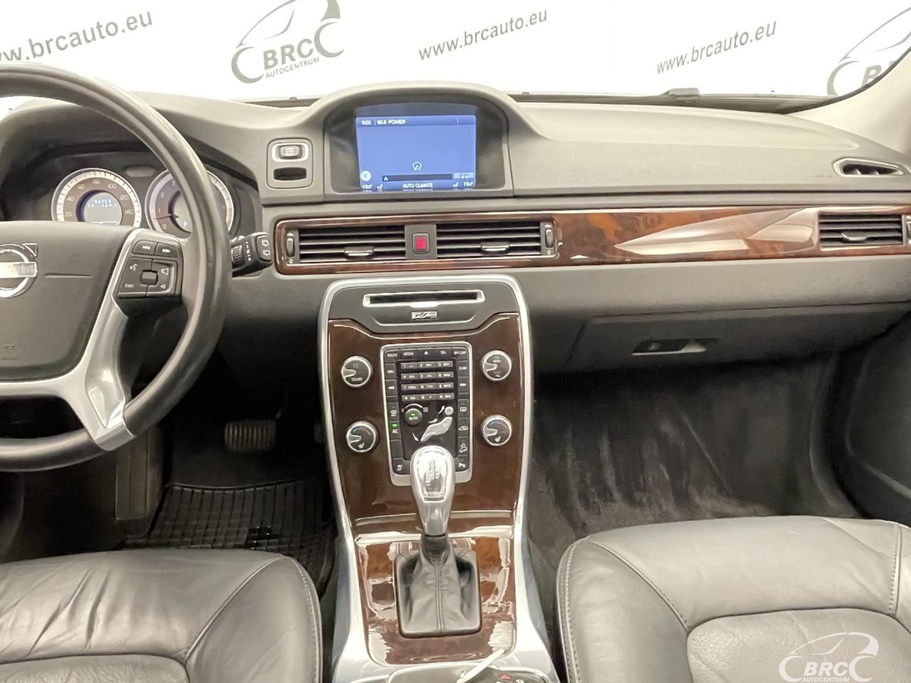 Volvo XC70 | 12