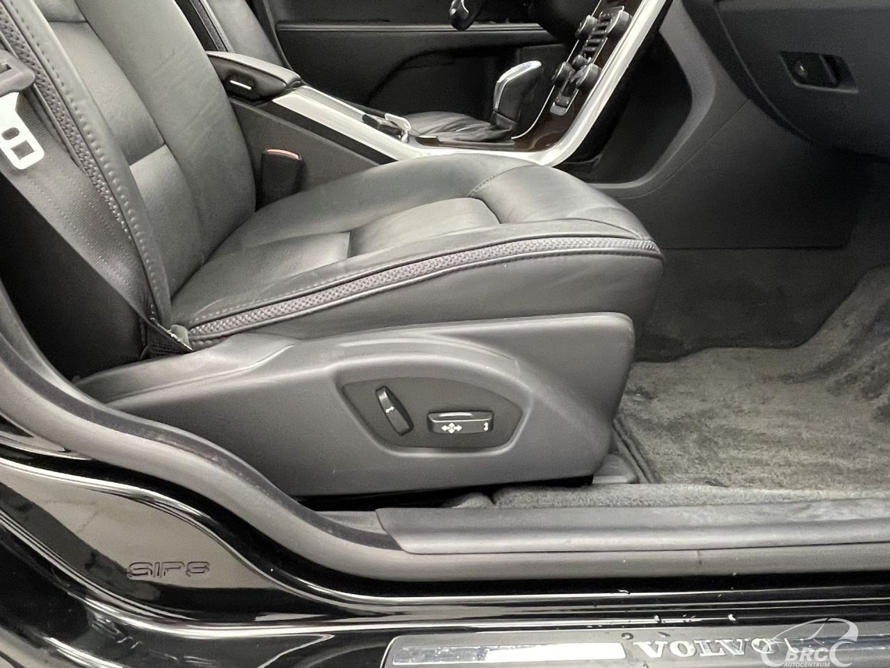 Volvo XC70 | 4