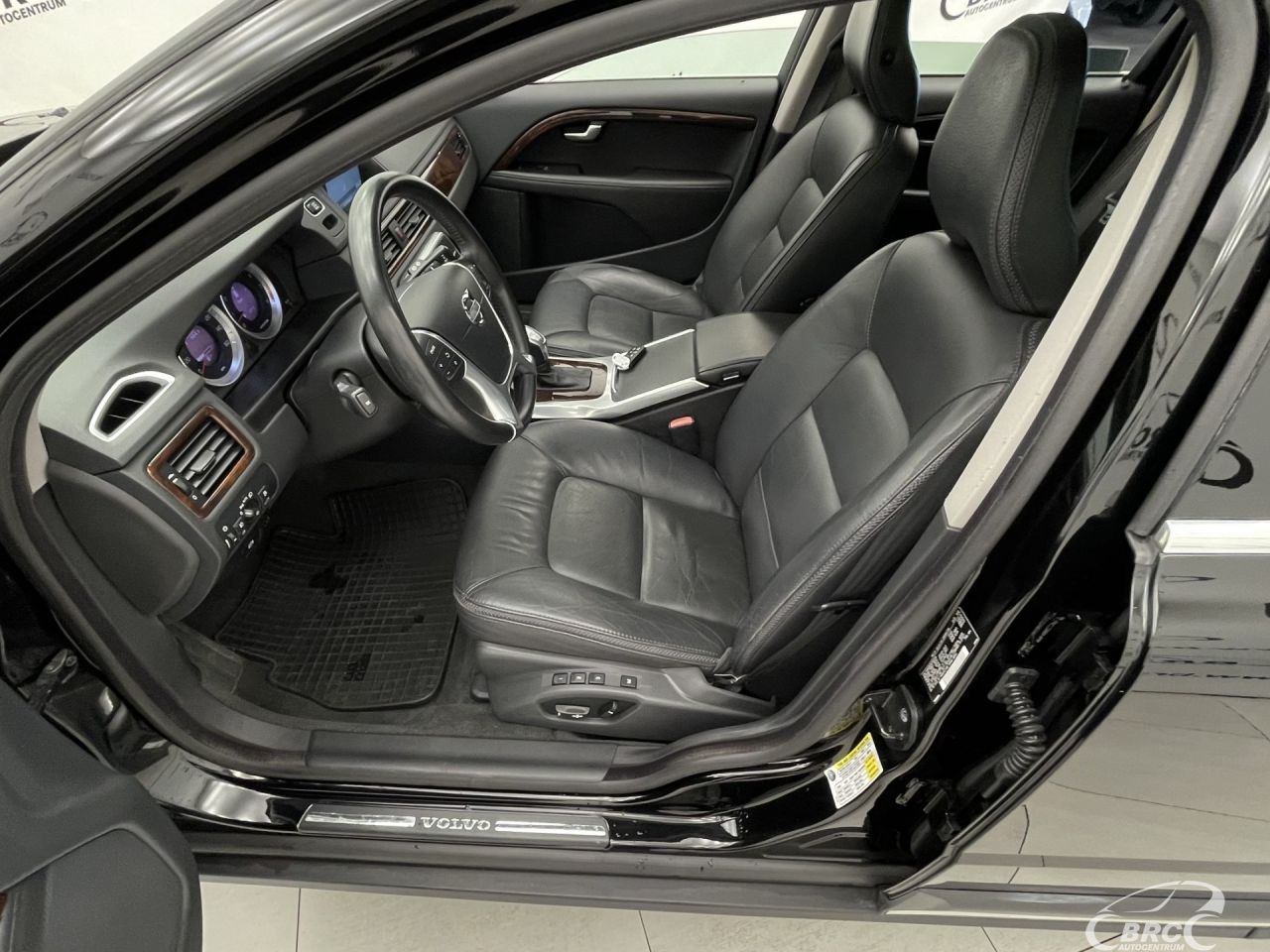 Volvo XC70 | 17