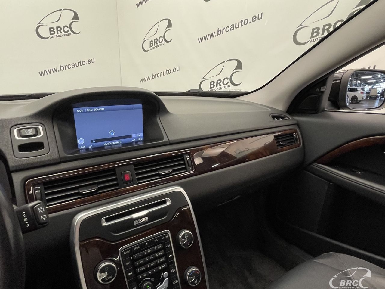 Volvo XC70 | 23