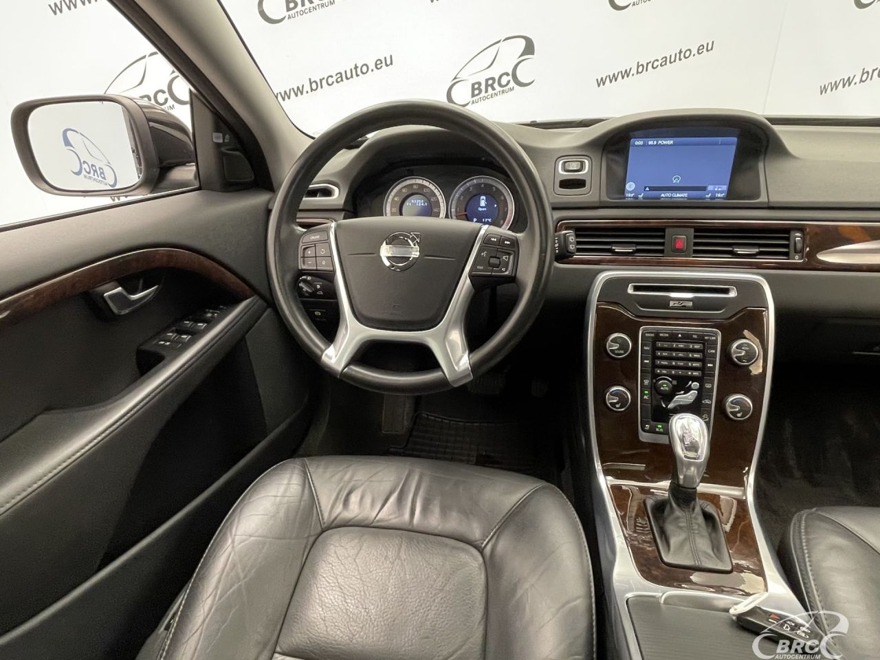 Volvo XC70 | 11