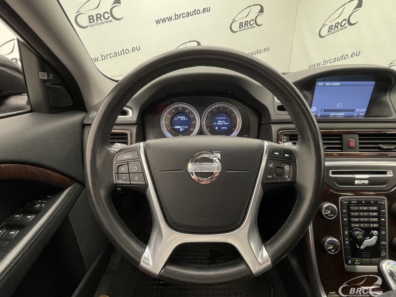 Volvo XC70 | 25