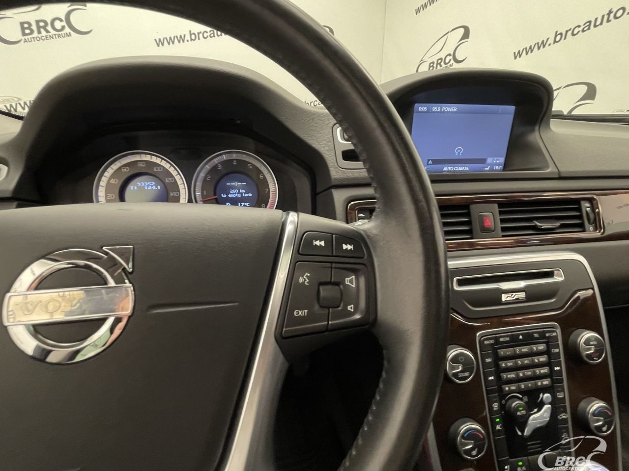 Volvo XC70 | 26
