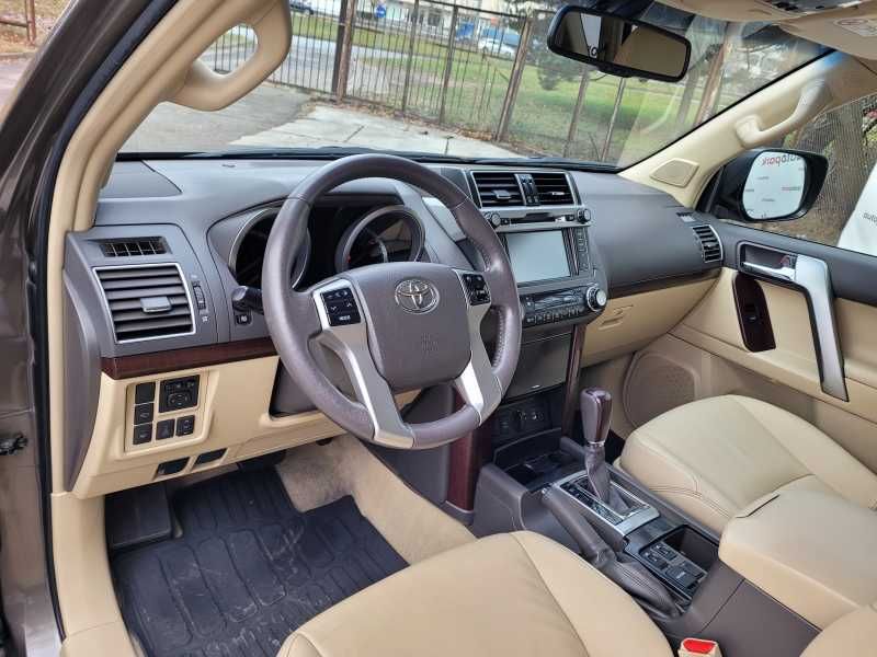 Toyota Land Cruiser | 8