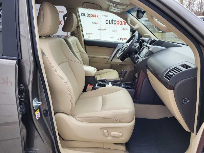 Toyota Land Cruiser | 7