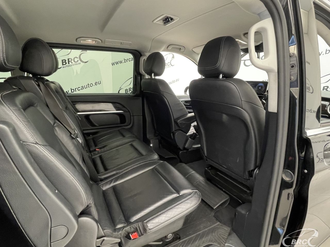 Mercedes-Benz V250 | 10
