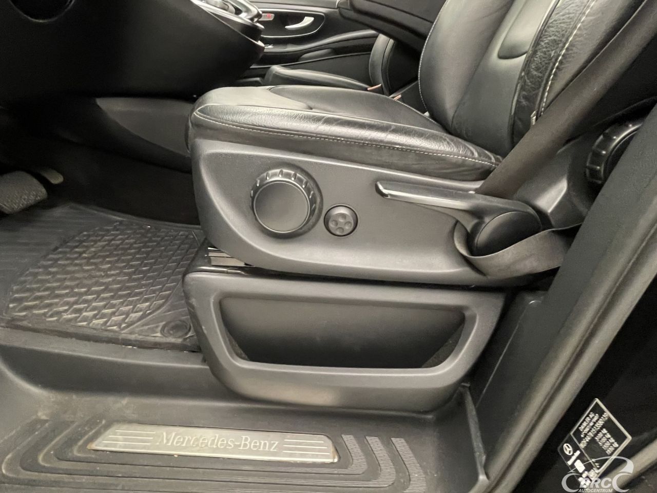 Mercedes-Benz V250 | 21