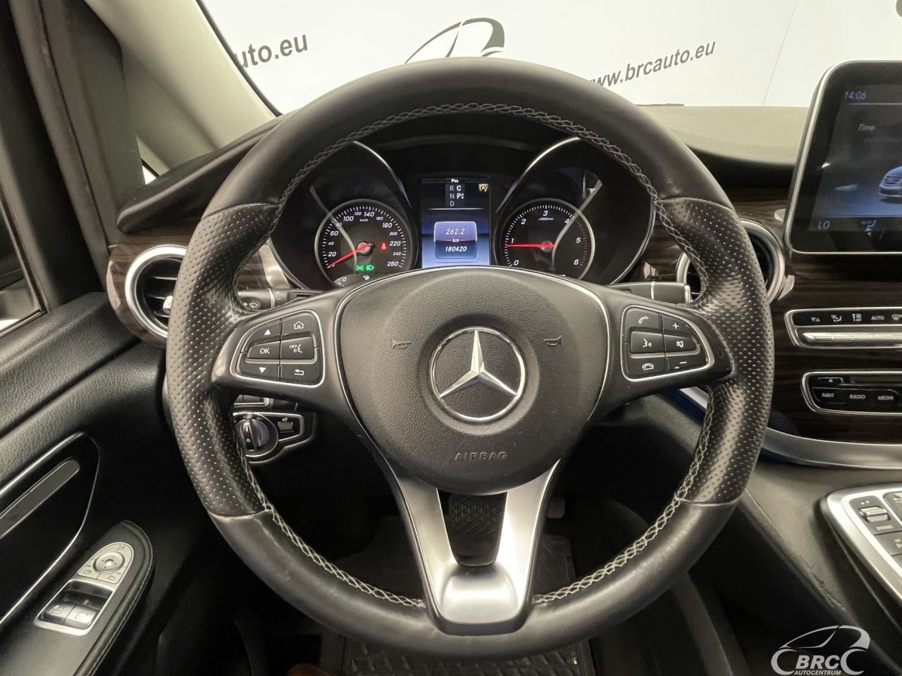 Mercedes-Benz V250 | 26