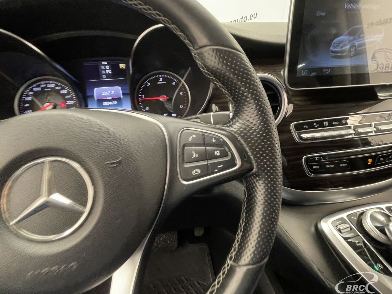 Mercedes-Benz V250 | 27