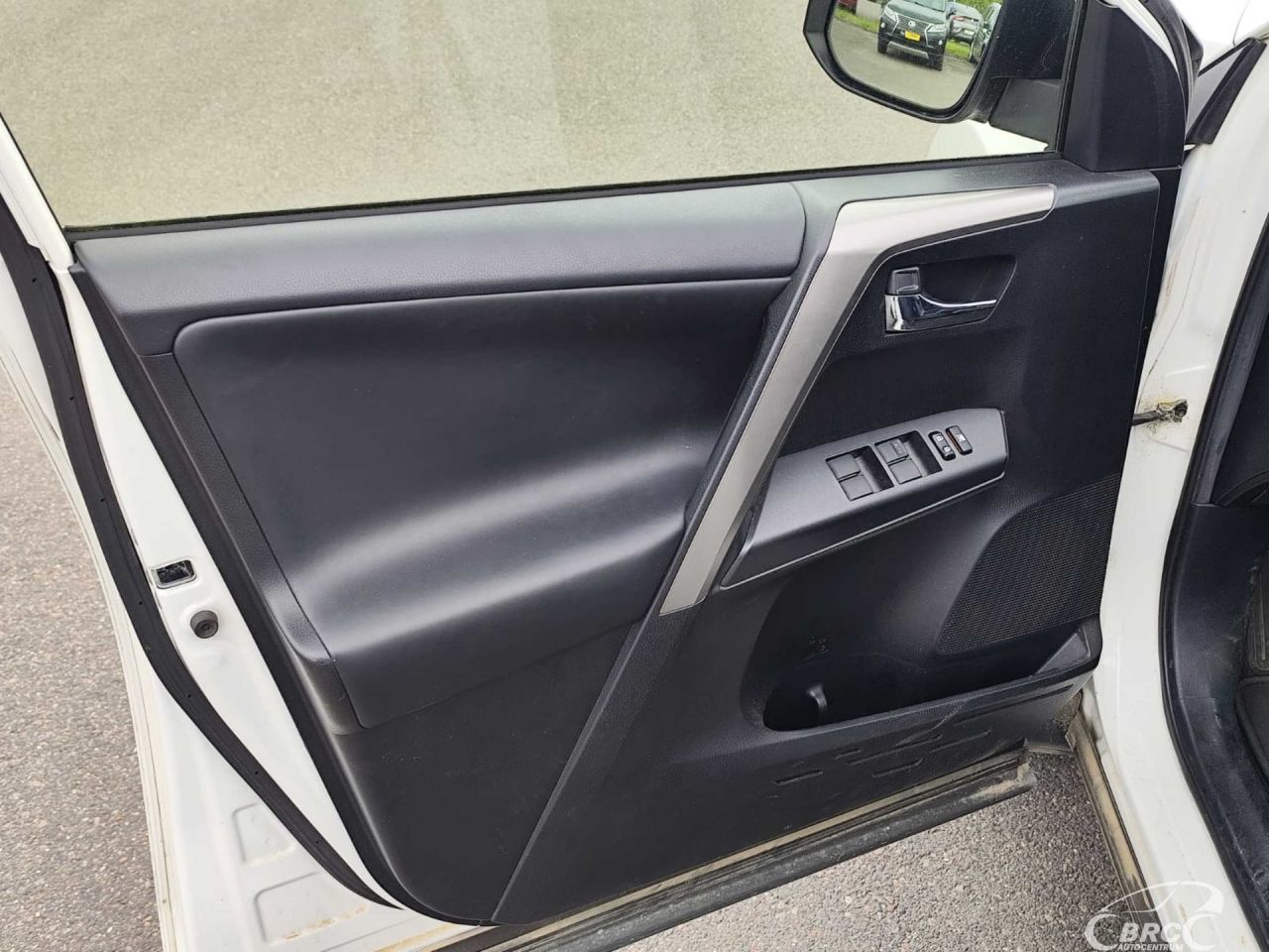 Toyota RAV4 | 8