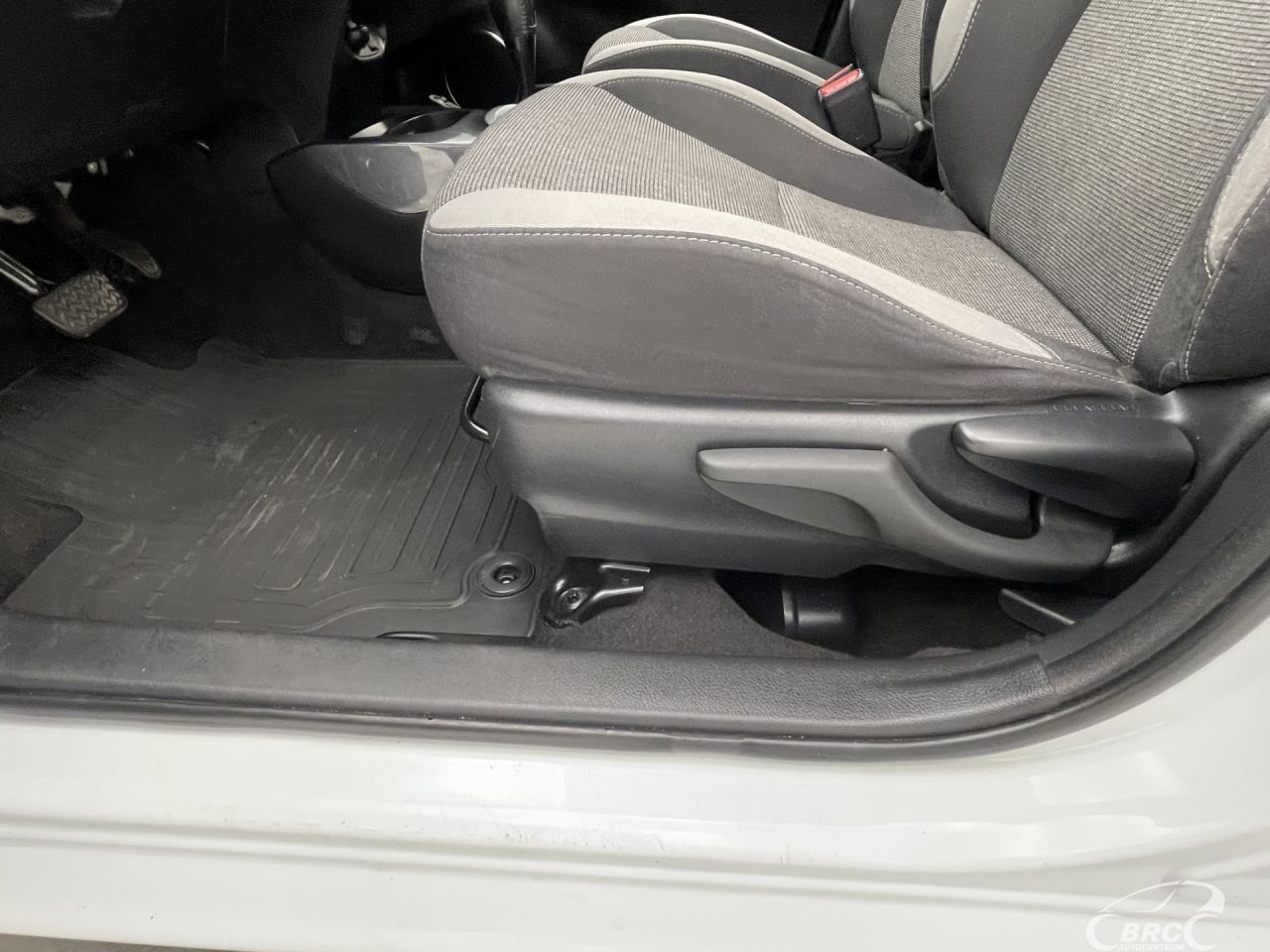 Toyota Yaris | 21