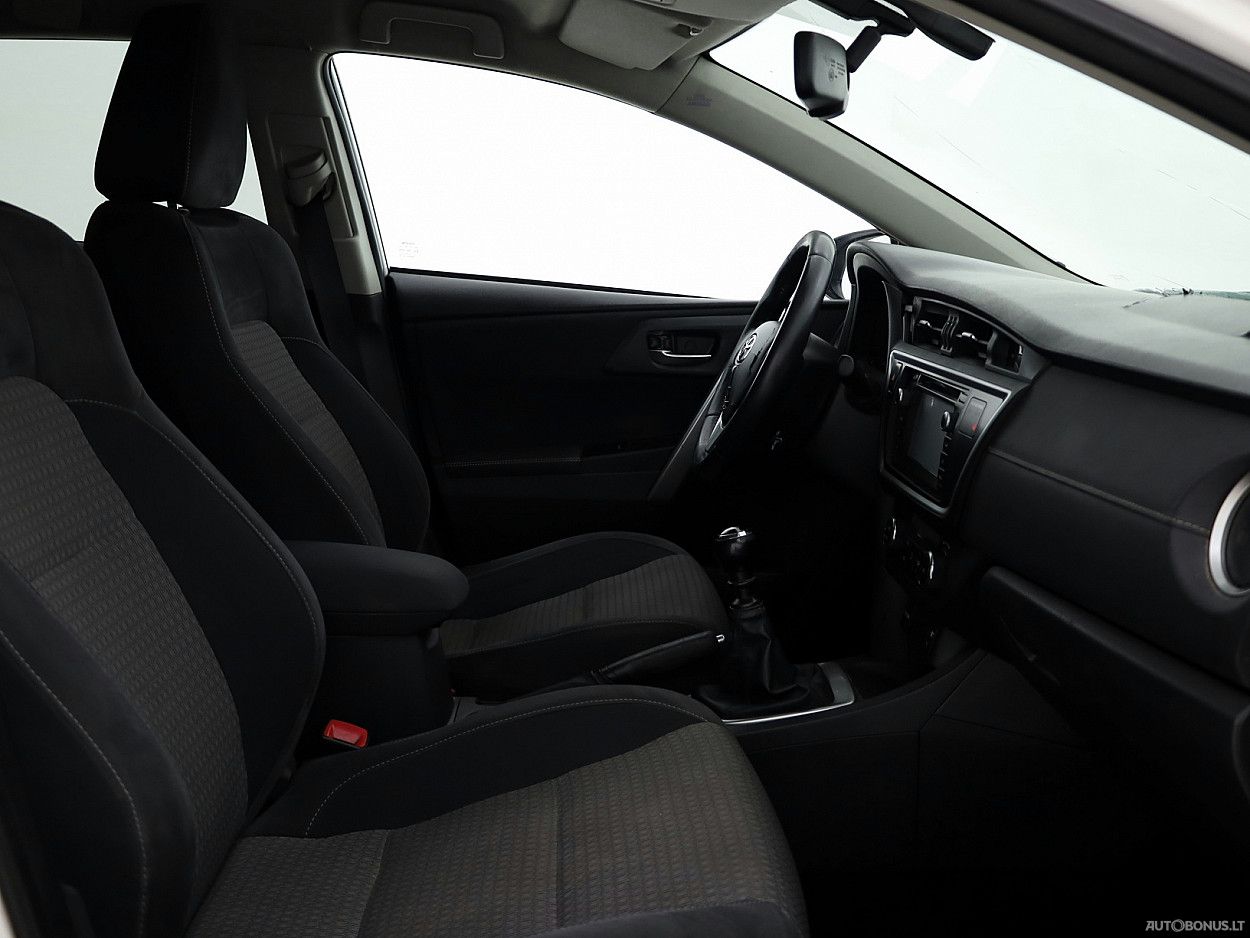 Toyota Auris | 5