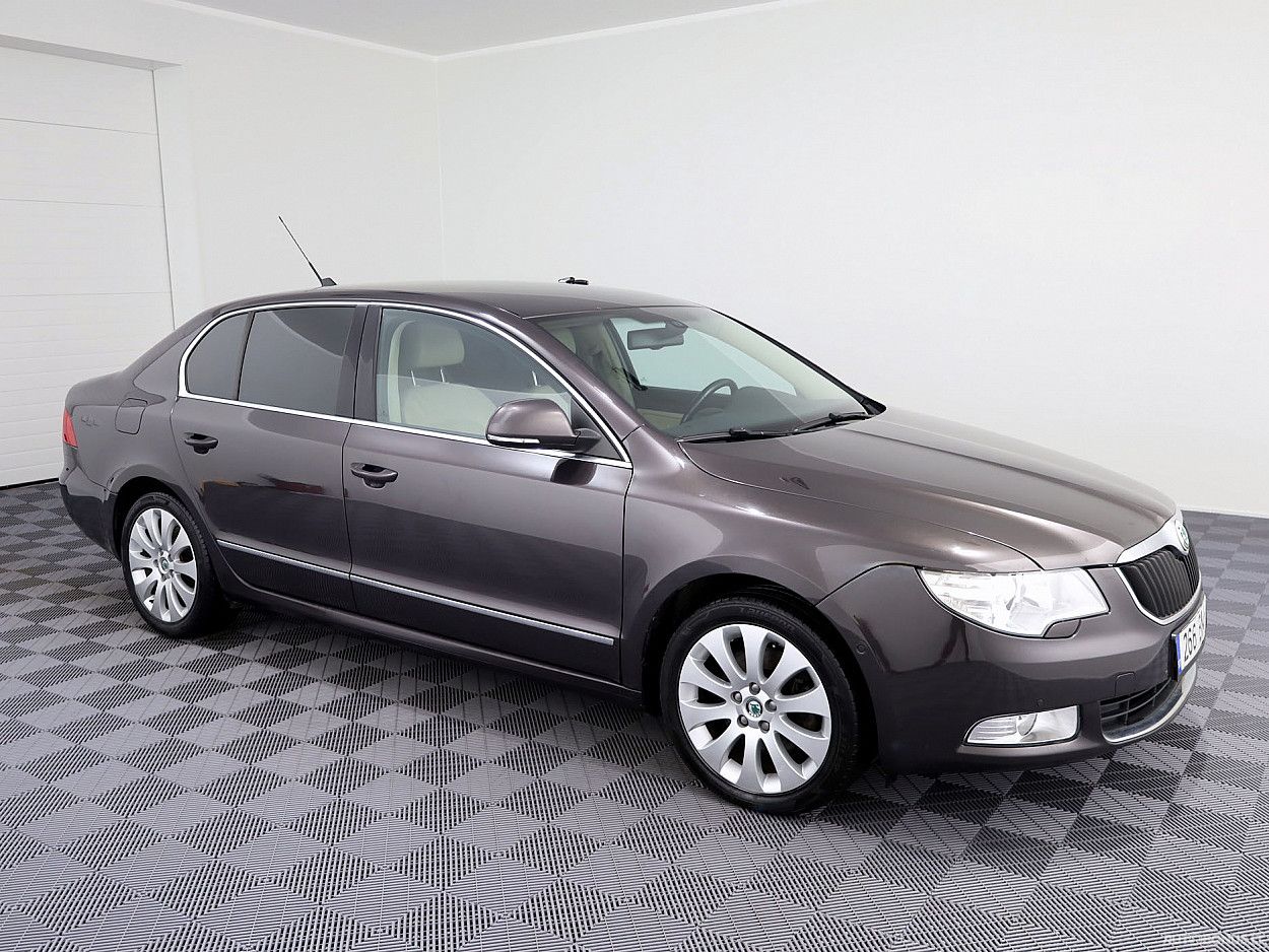 Skoda Superb, 1.8 l., saloon
