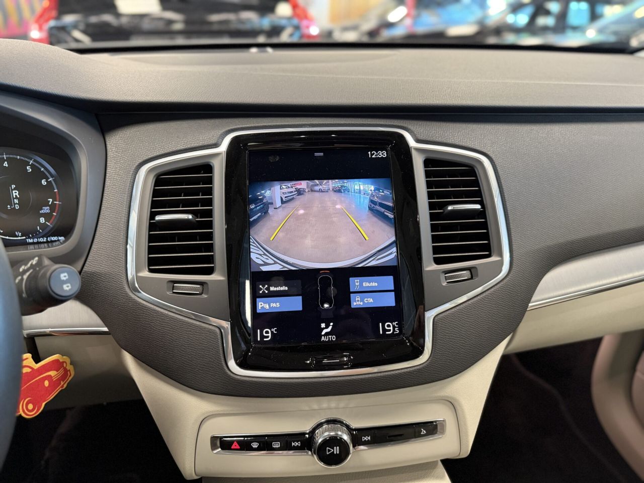 Volvo XC90 | 10
