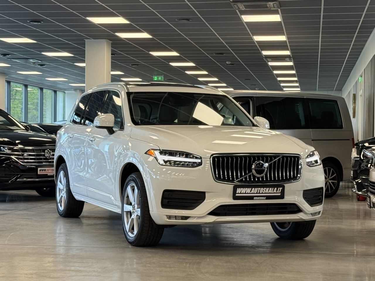Volvo XC90 | 28