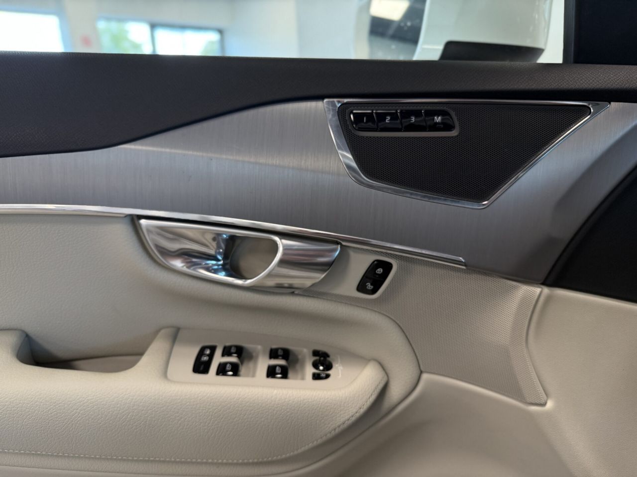 Volvo XC90 | 12
