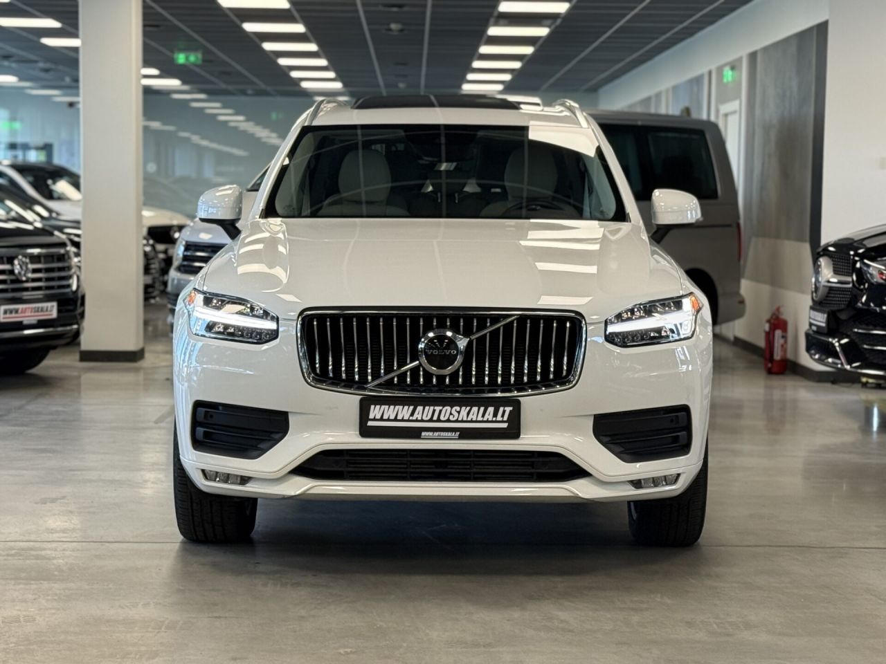 Volvo XC90 | 32
