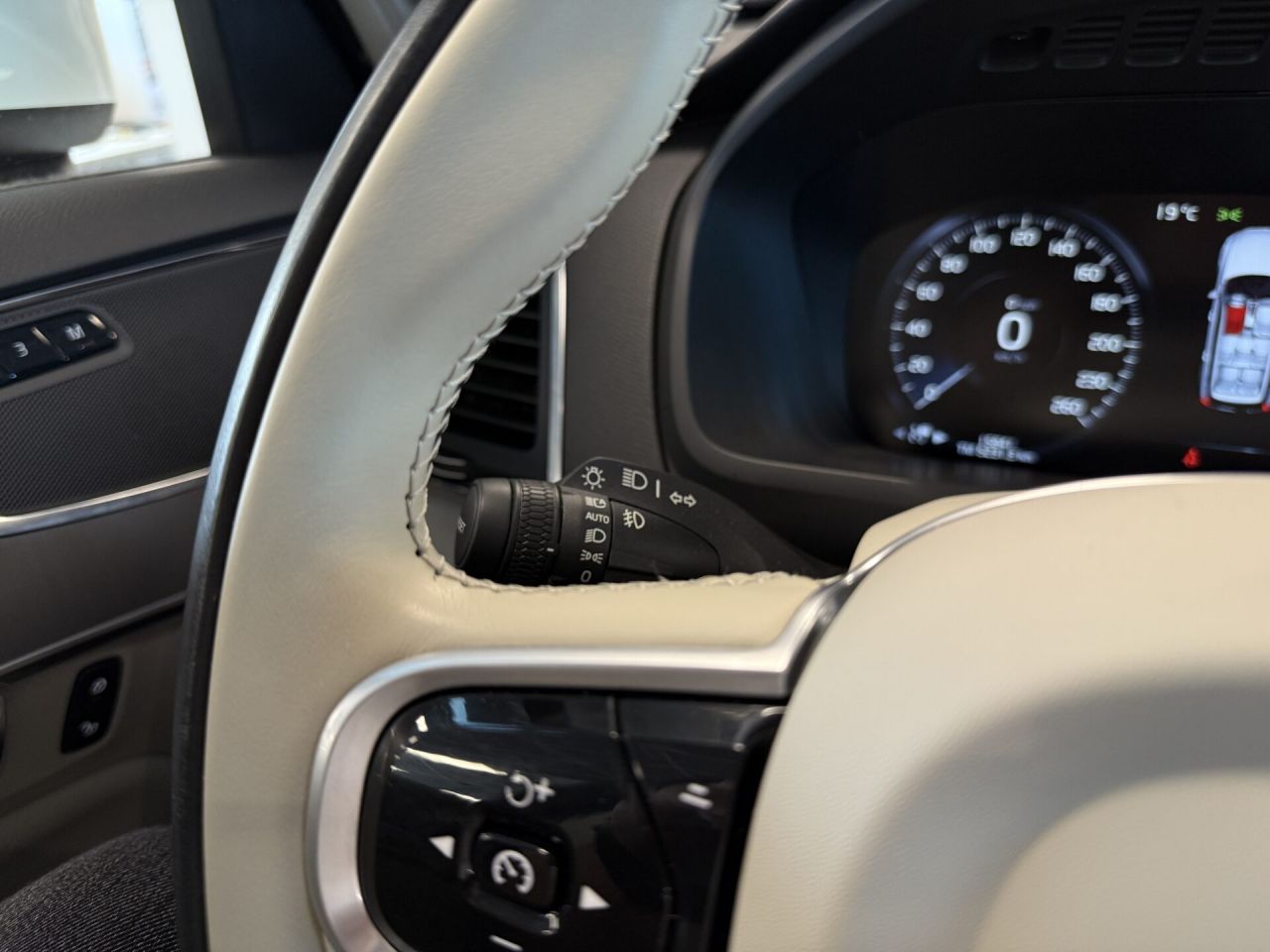 Volvo XC90 | 14