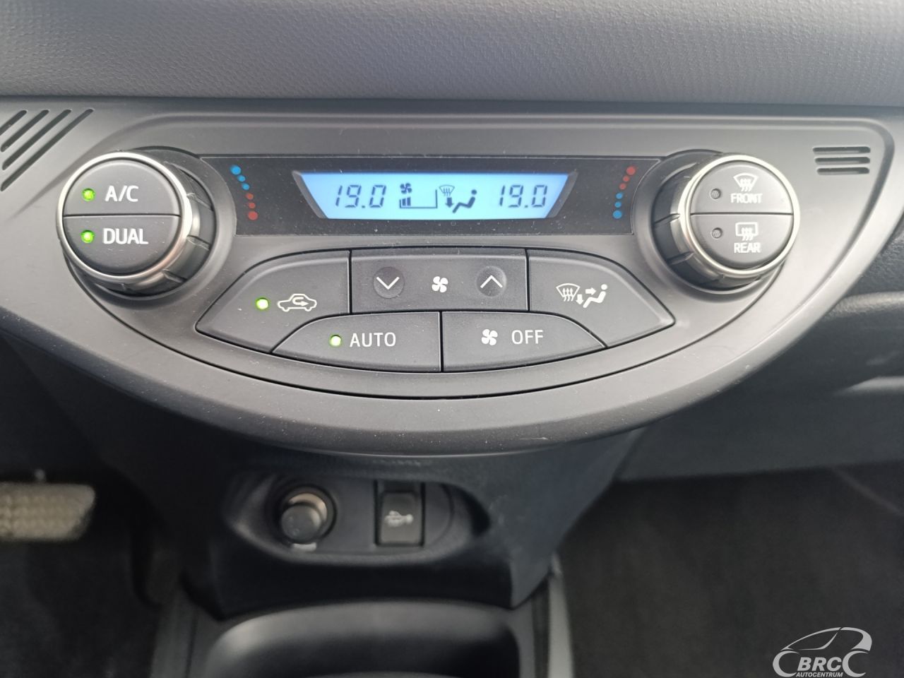 Toyota Yaris | 12