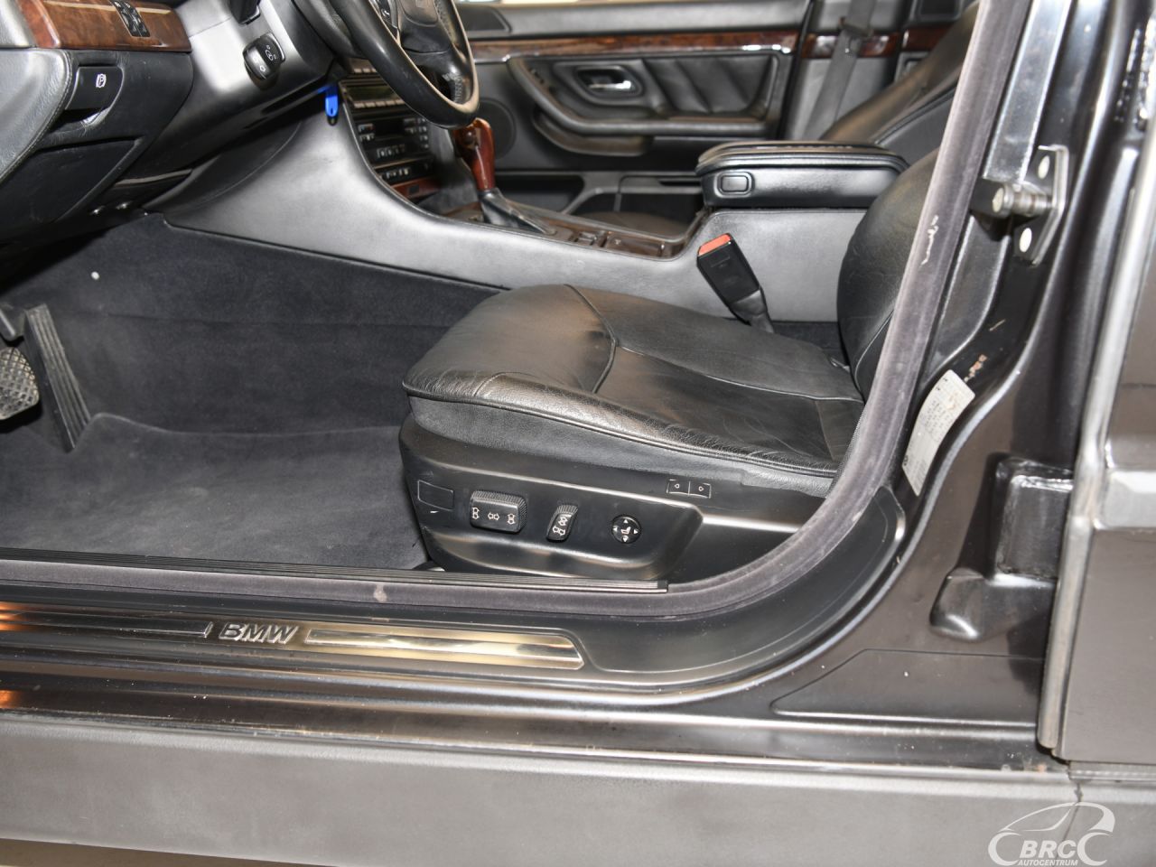 BMW 750 | 23