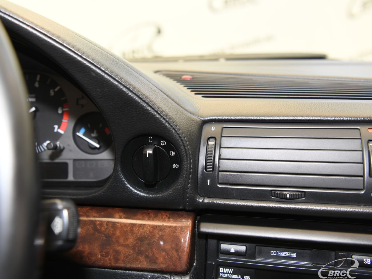 BMW 750 | 32