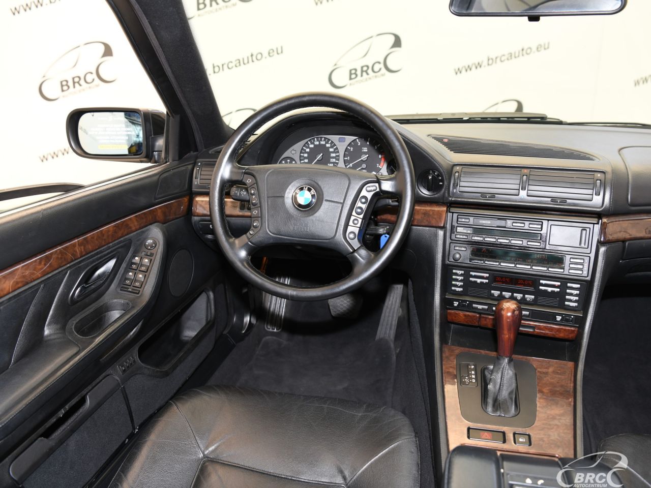 BMW 750 | 15