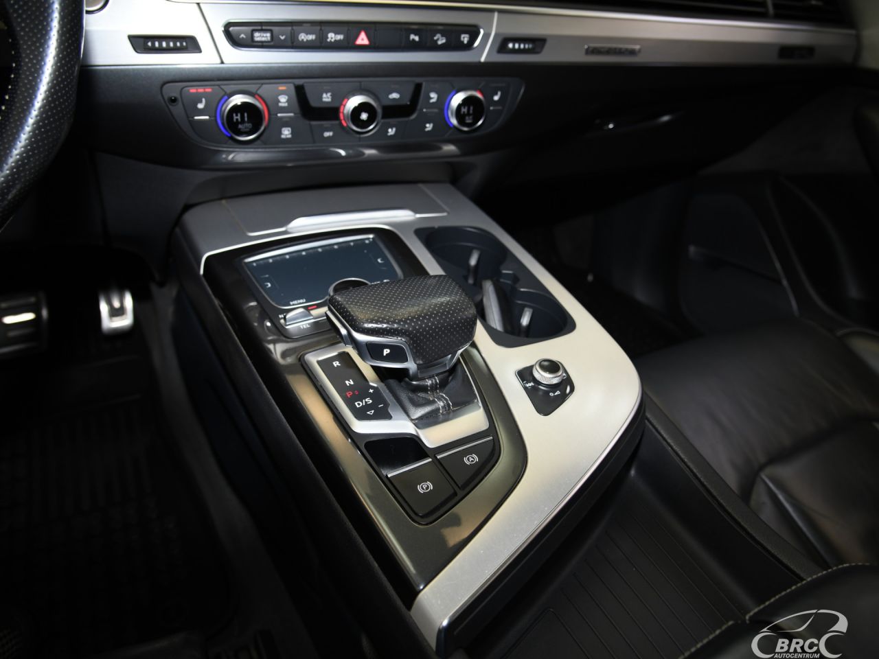 Audi Q7 | 28