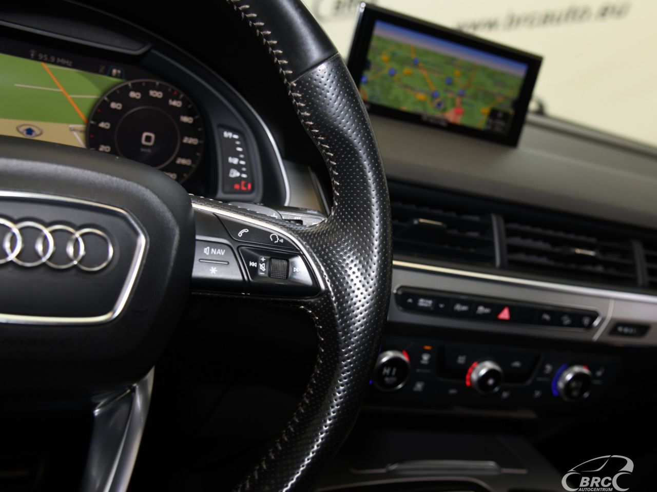 Audi Q7 | 32