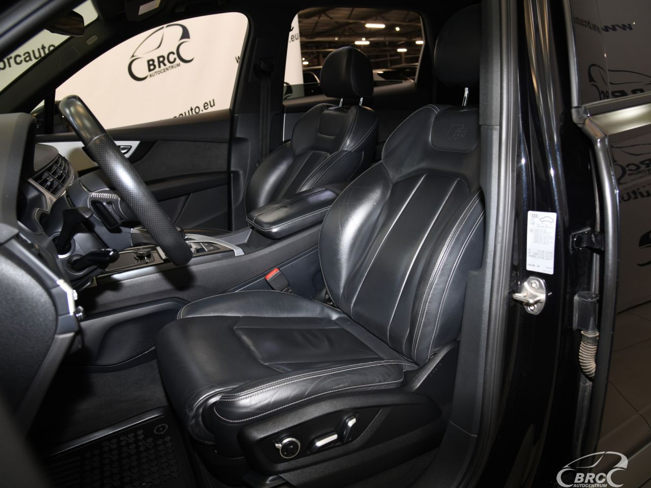 Audi Q7 | 25