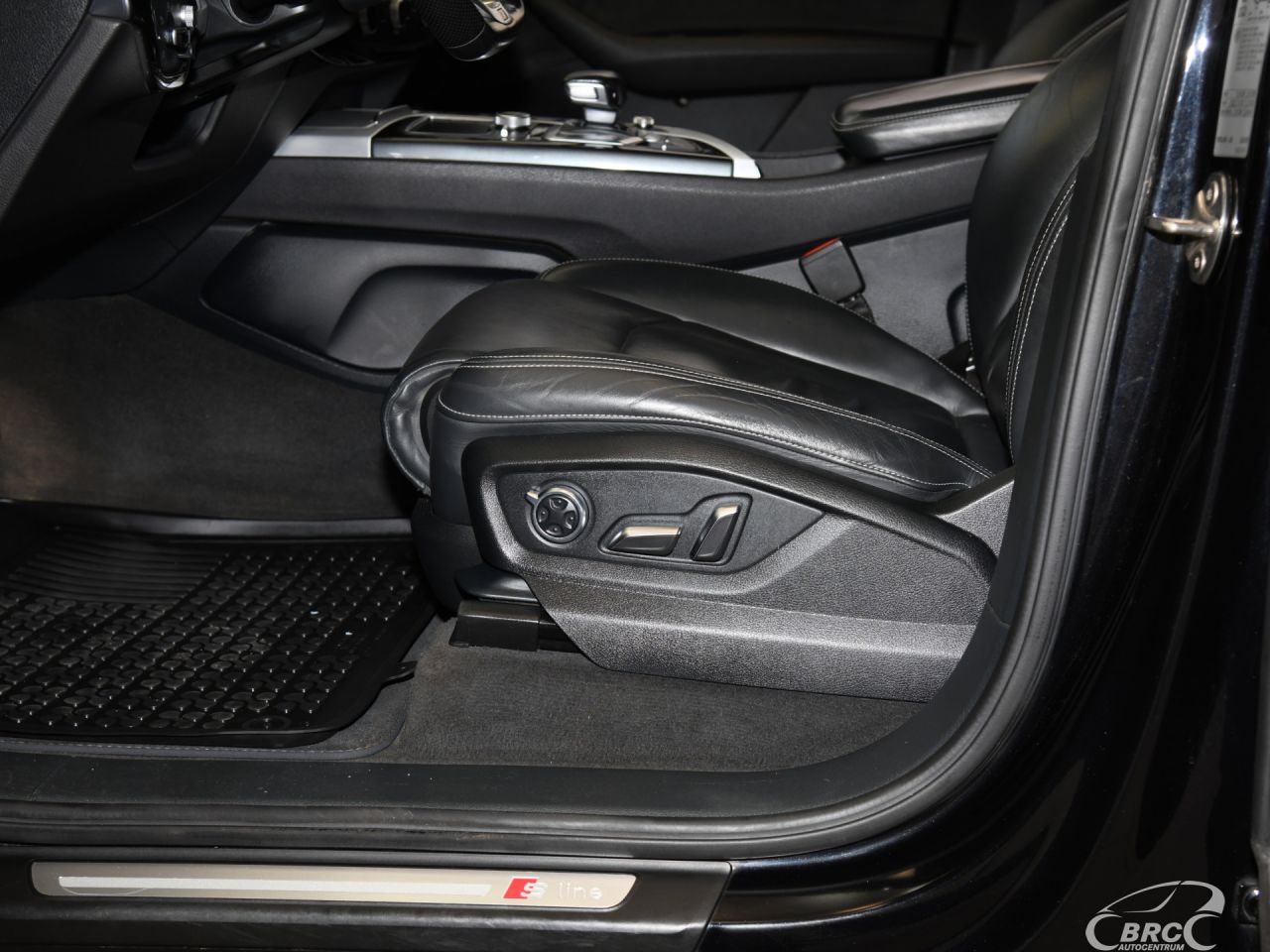 Audi Q7 | 24