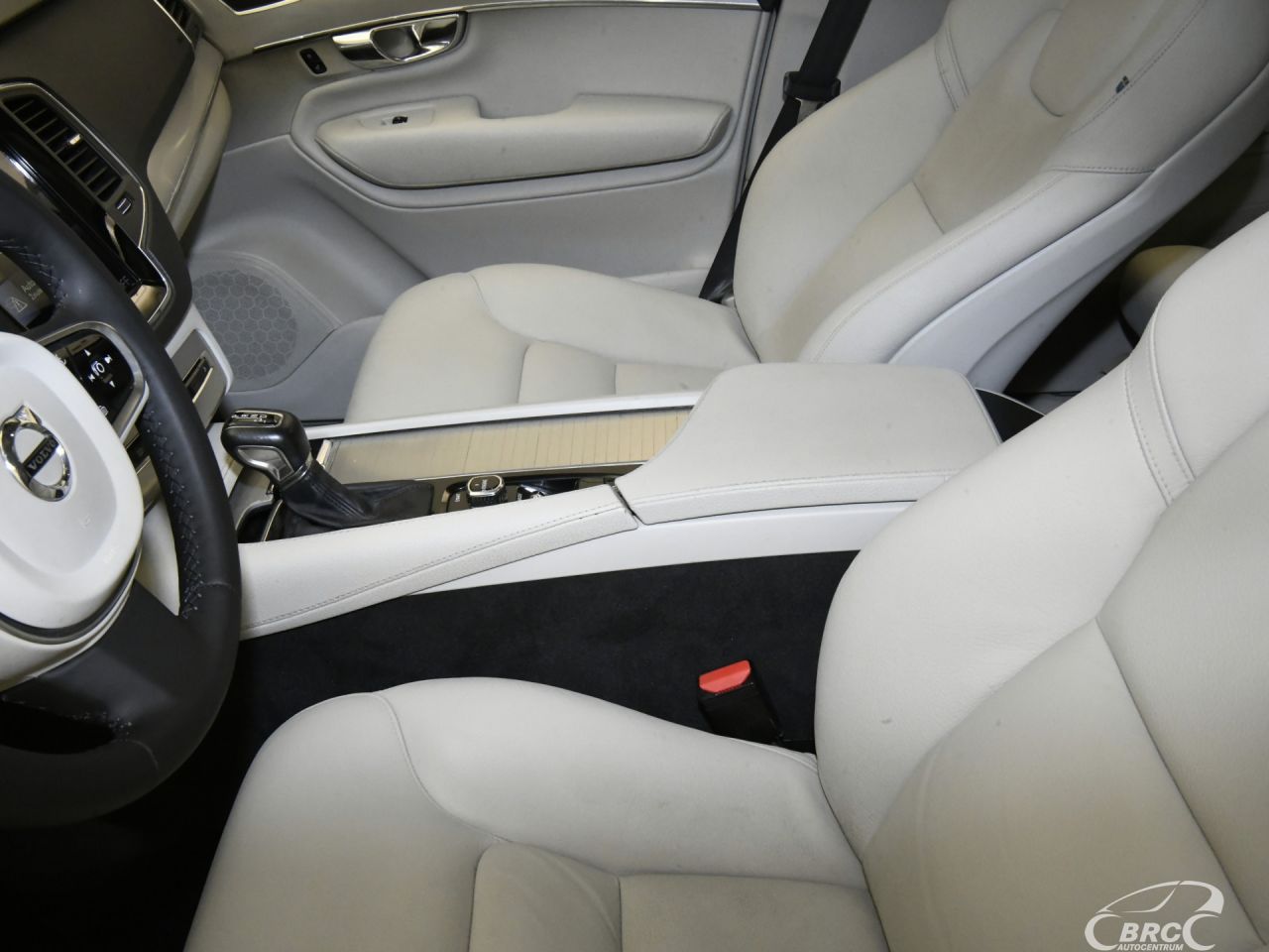 Volvo XC90 | 24