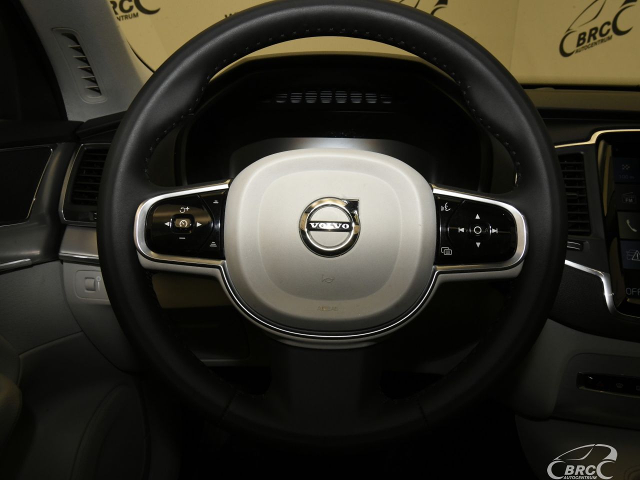Volvo XC90 | 29