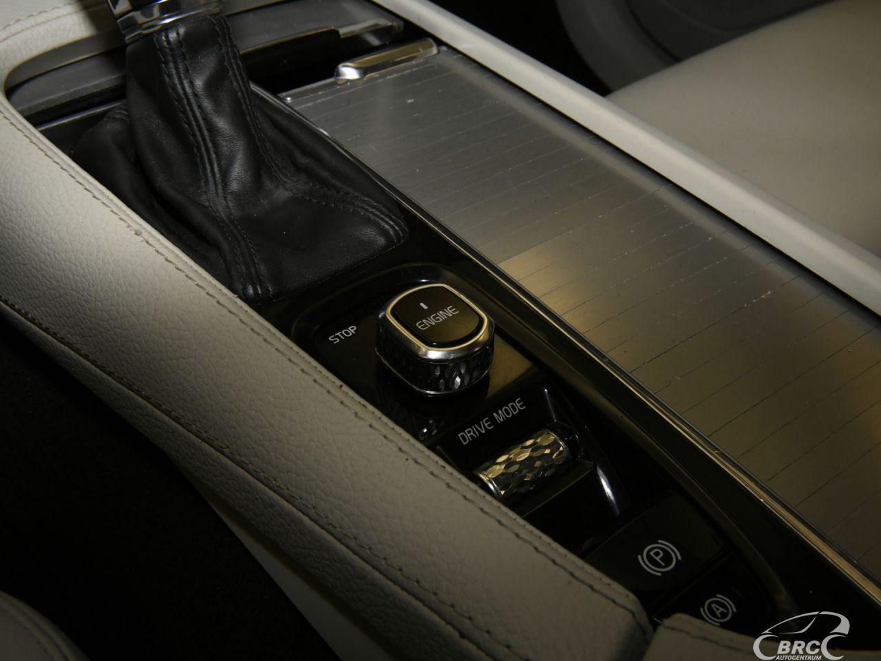 Volvo XC90 | 27