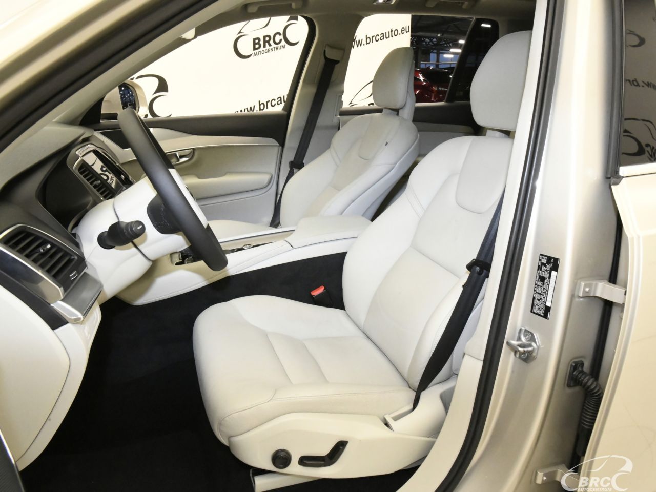 Volvo XC90 | 23