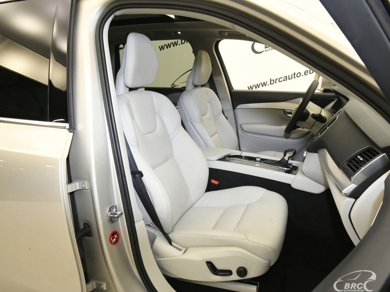 Volvo XC90 | 6