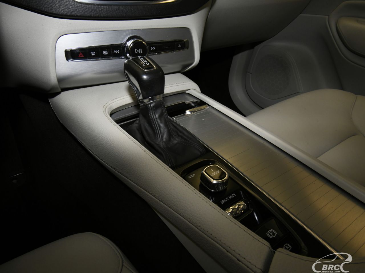 Volvo XC90 | 26