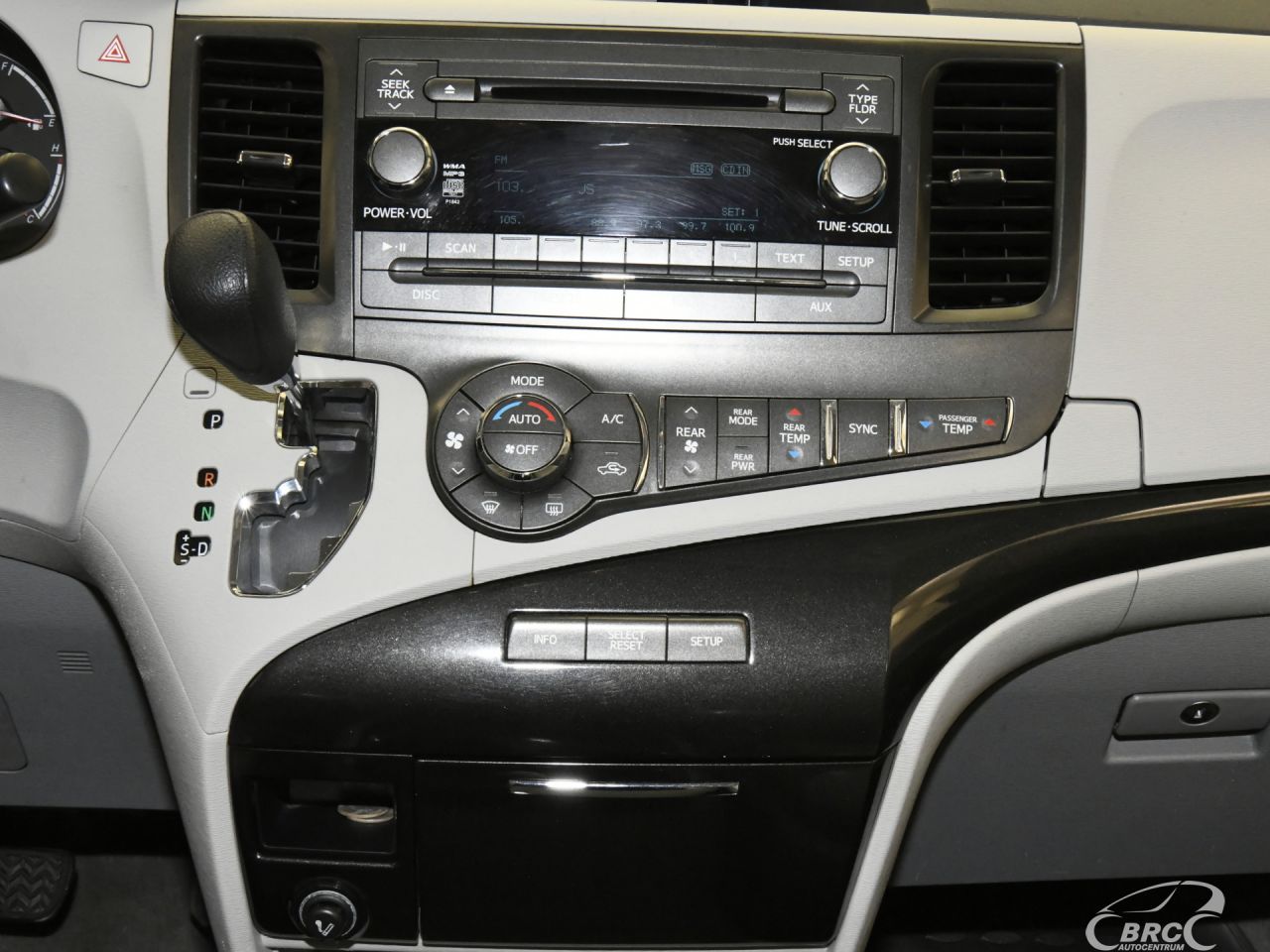 Toyota Sienna | 19