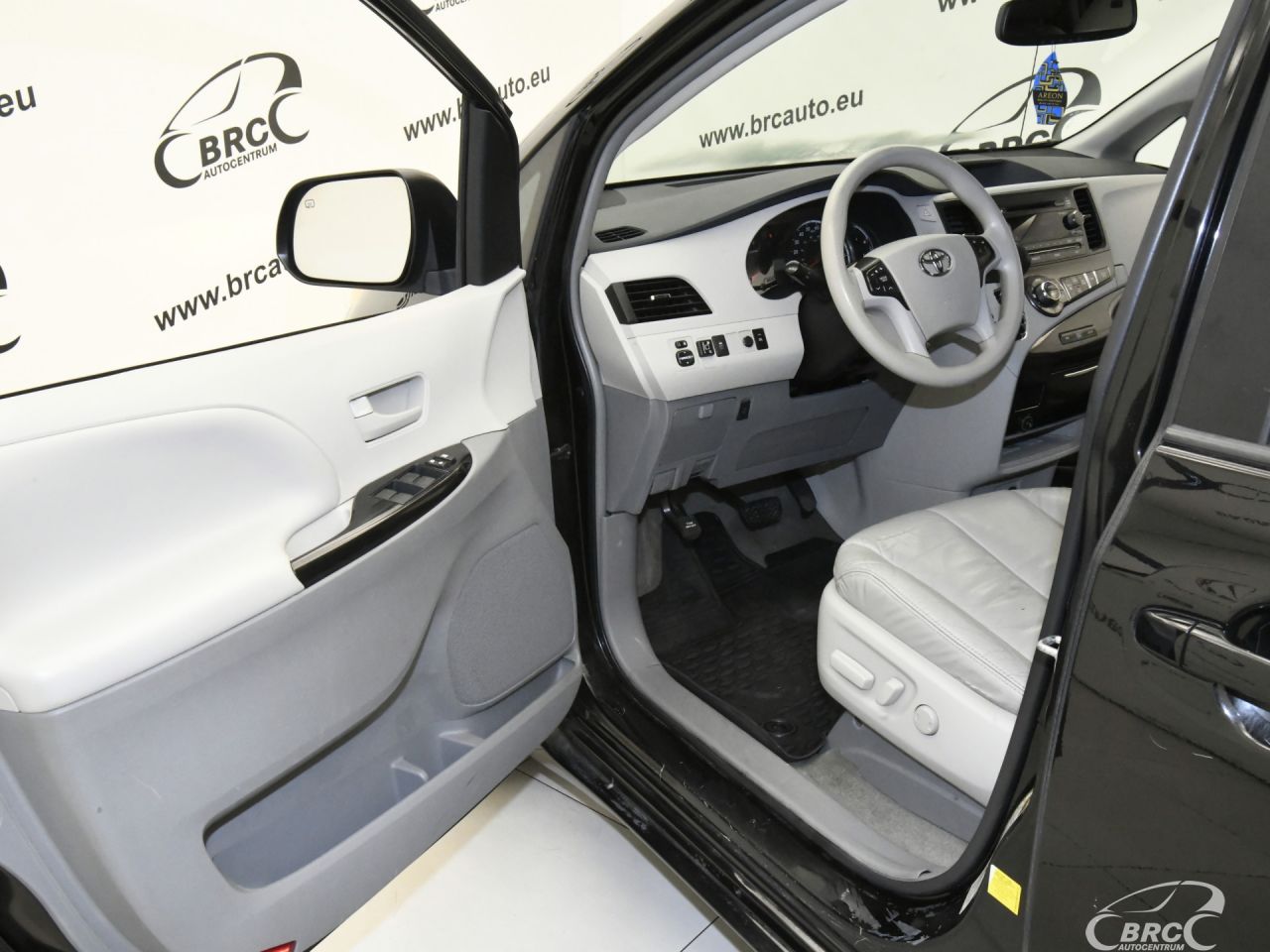Toyota Sienna | 20