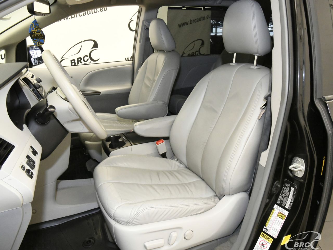 Toyota Sienna | 24