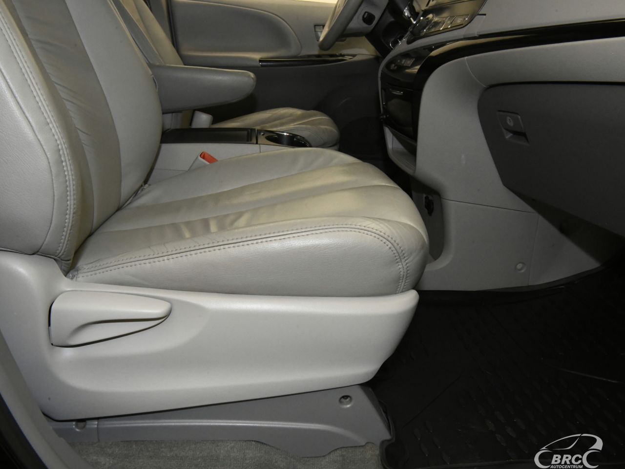 Toyota Sienna | 5