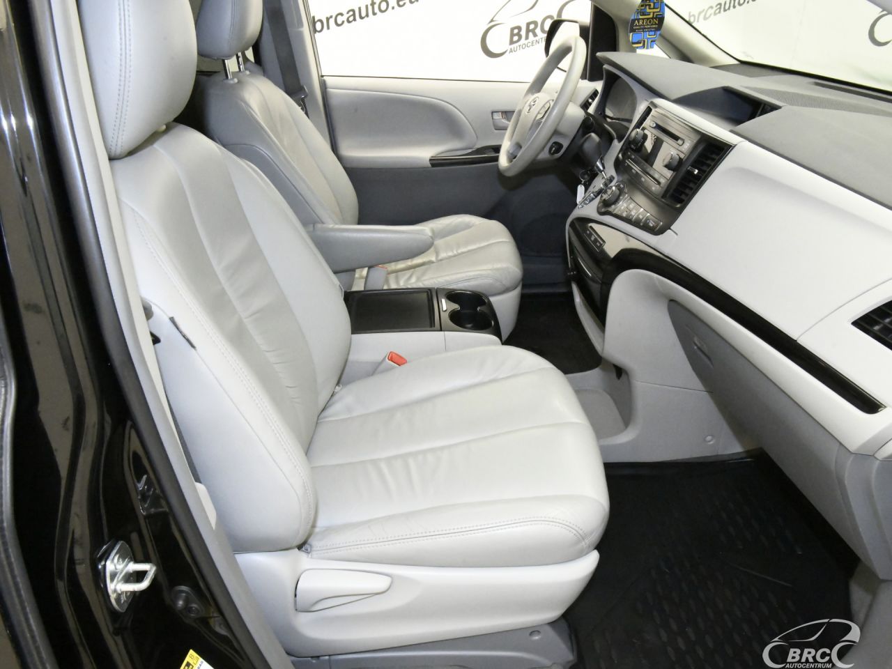 Toyota Sienna | 4