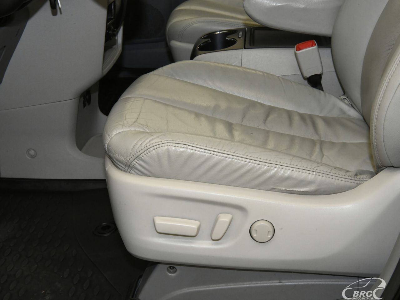 Toyota Sienna | 23