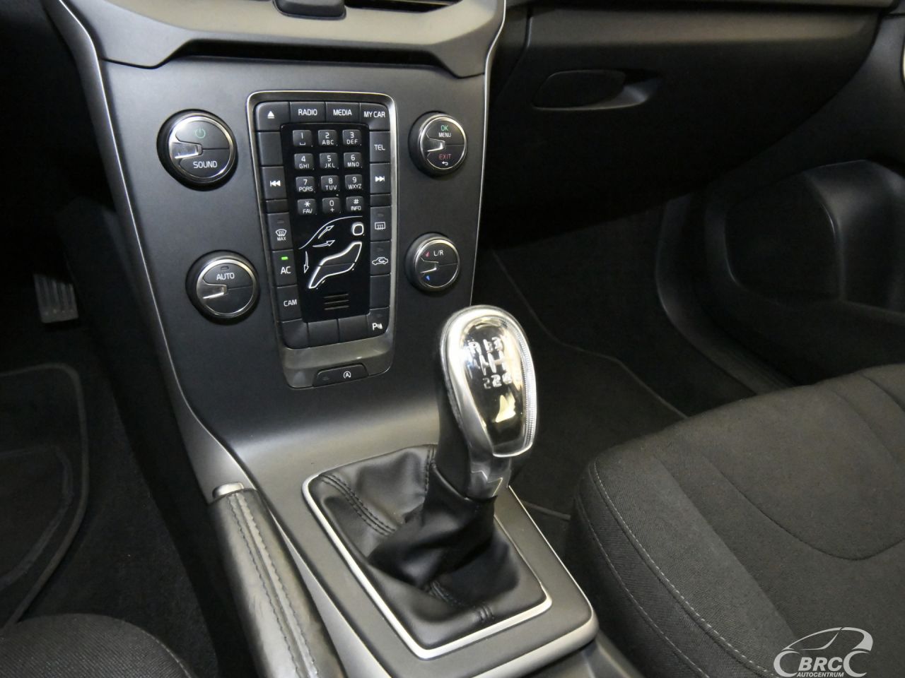 Volvo V40 | 23