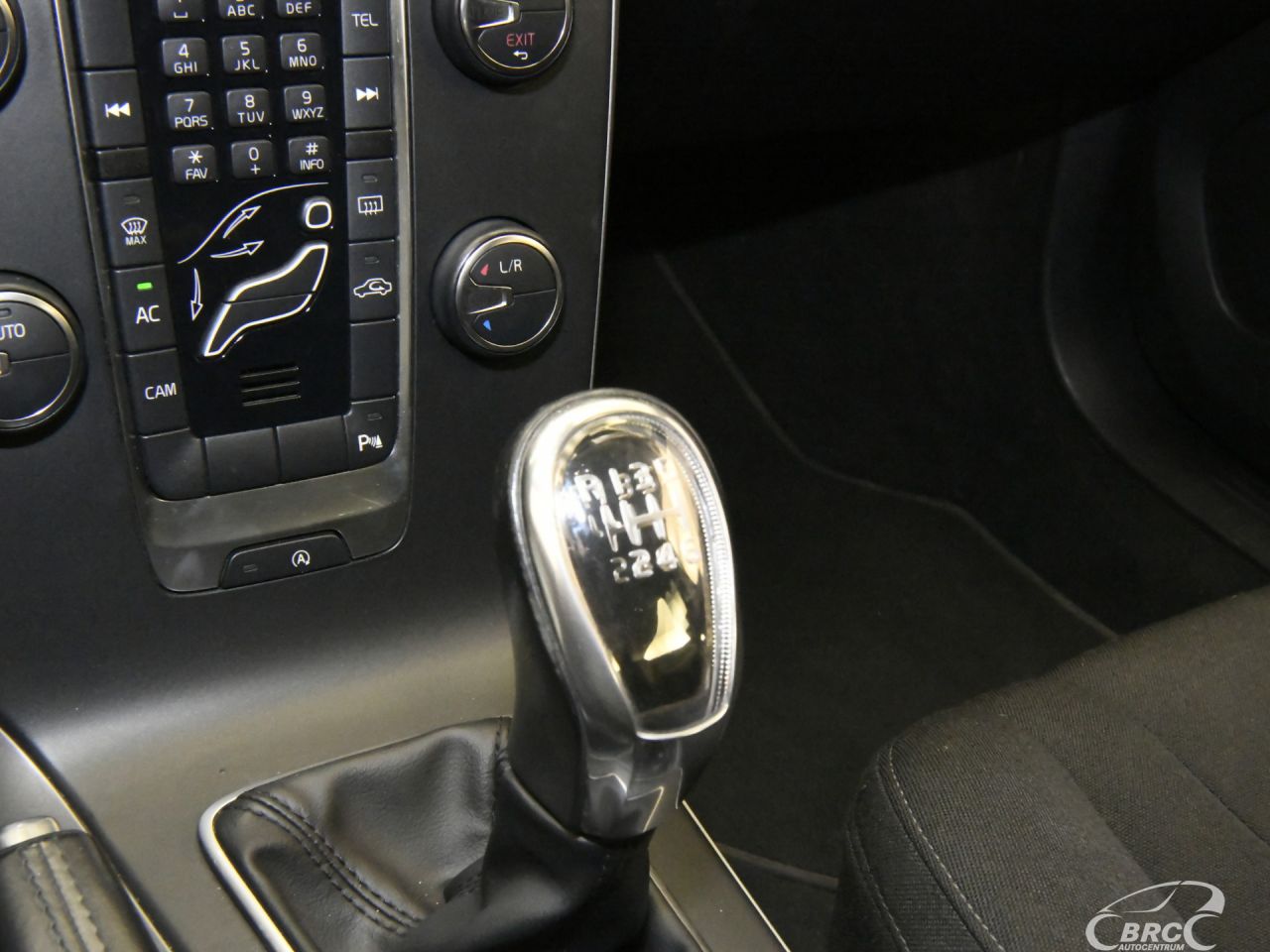 Volvo V40 | 24